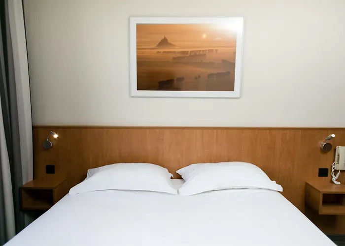 מלון Hotel Vert 2*